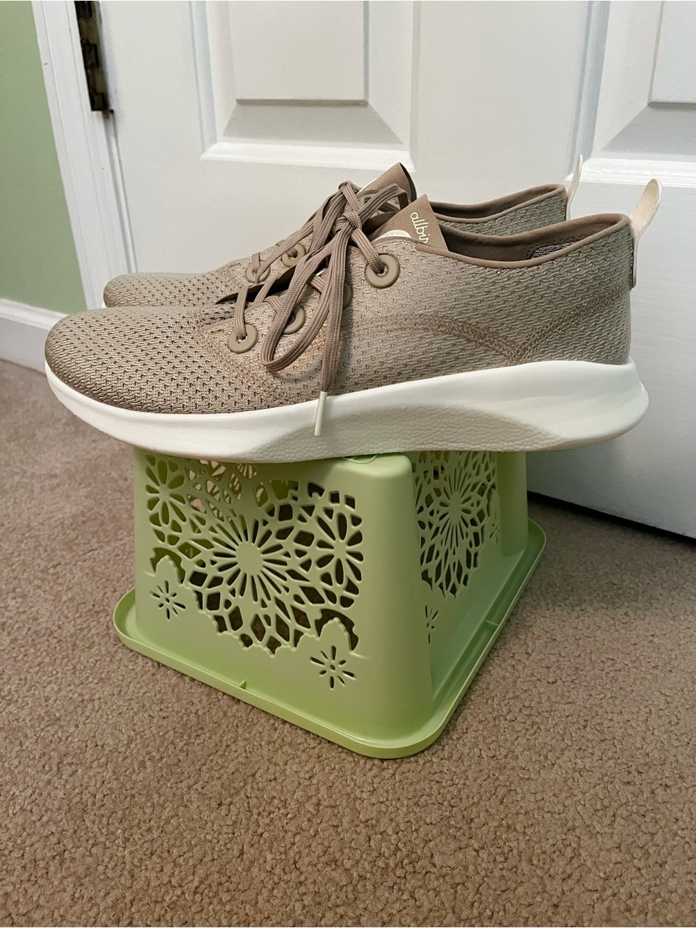 allbirds Women’s Tan/Khaki/Beige Superlight Tree Runners Sneakers (size 11) - Picture 5 of 11
